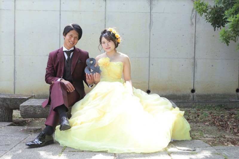 ベンチに腰かけて。