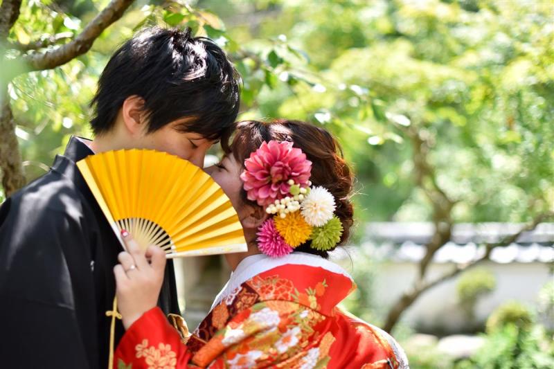 扇子で隠してCHU