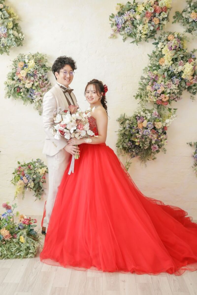 ウェディングドレスの後はカラードレスにお色直し