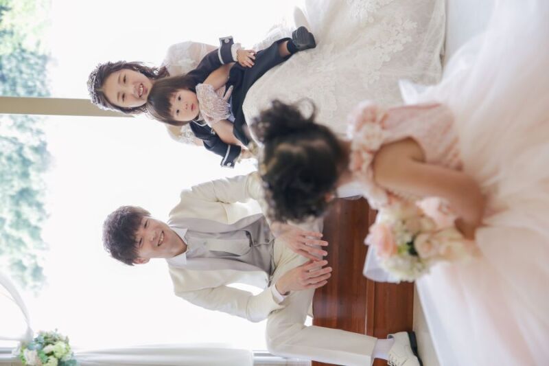 ファミリーでの撮影も素敵。お子様を見る目がとてもやさしい、、、素敵な親子ショットです