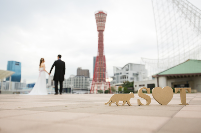 お二人の隣には…