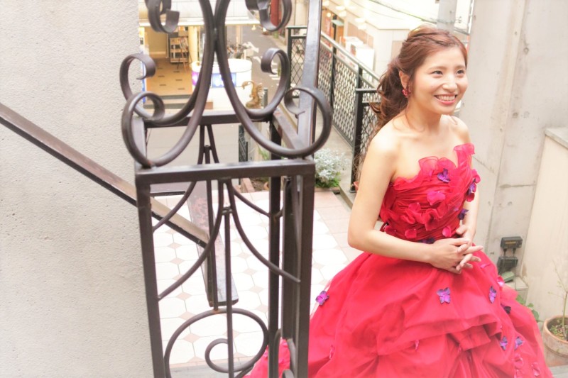 パリ風のビル内で