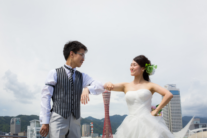 ポートタワーにもたれかかって