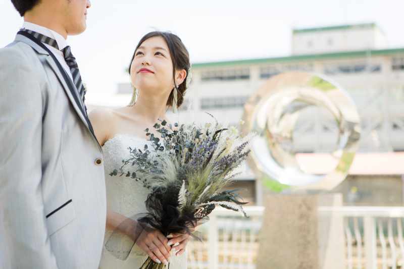 少し照れて、少し緊張の笑顔