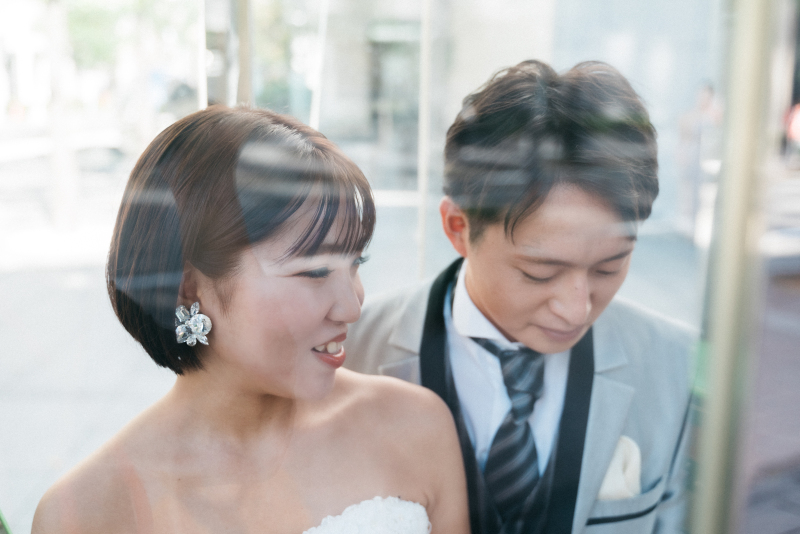 ガラス越しのお二人