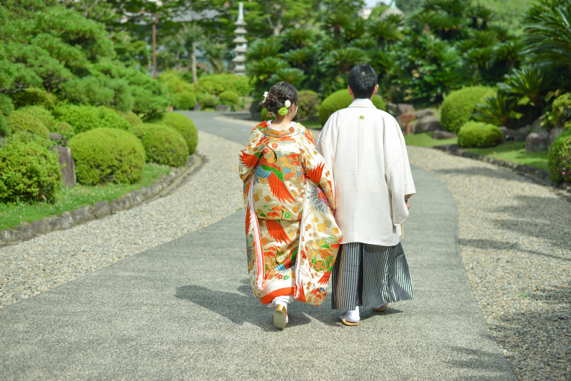 移動中も手をつないで