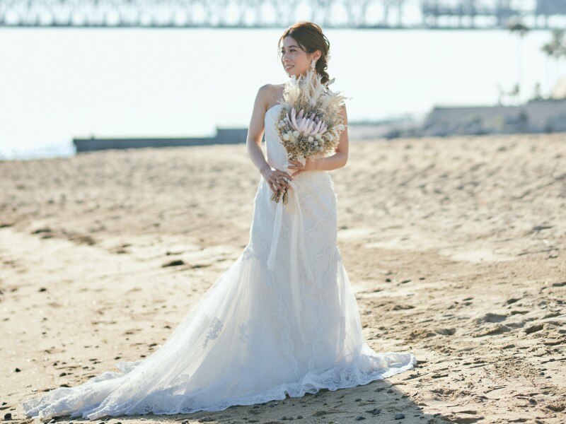 ビーチ × 花嫁 × ブーケ