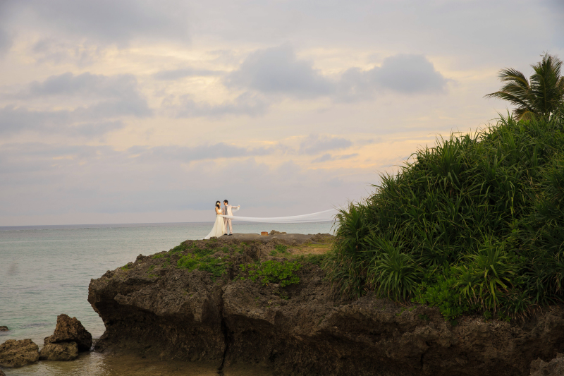 沖縄の広がる景色に二人
