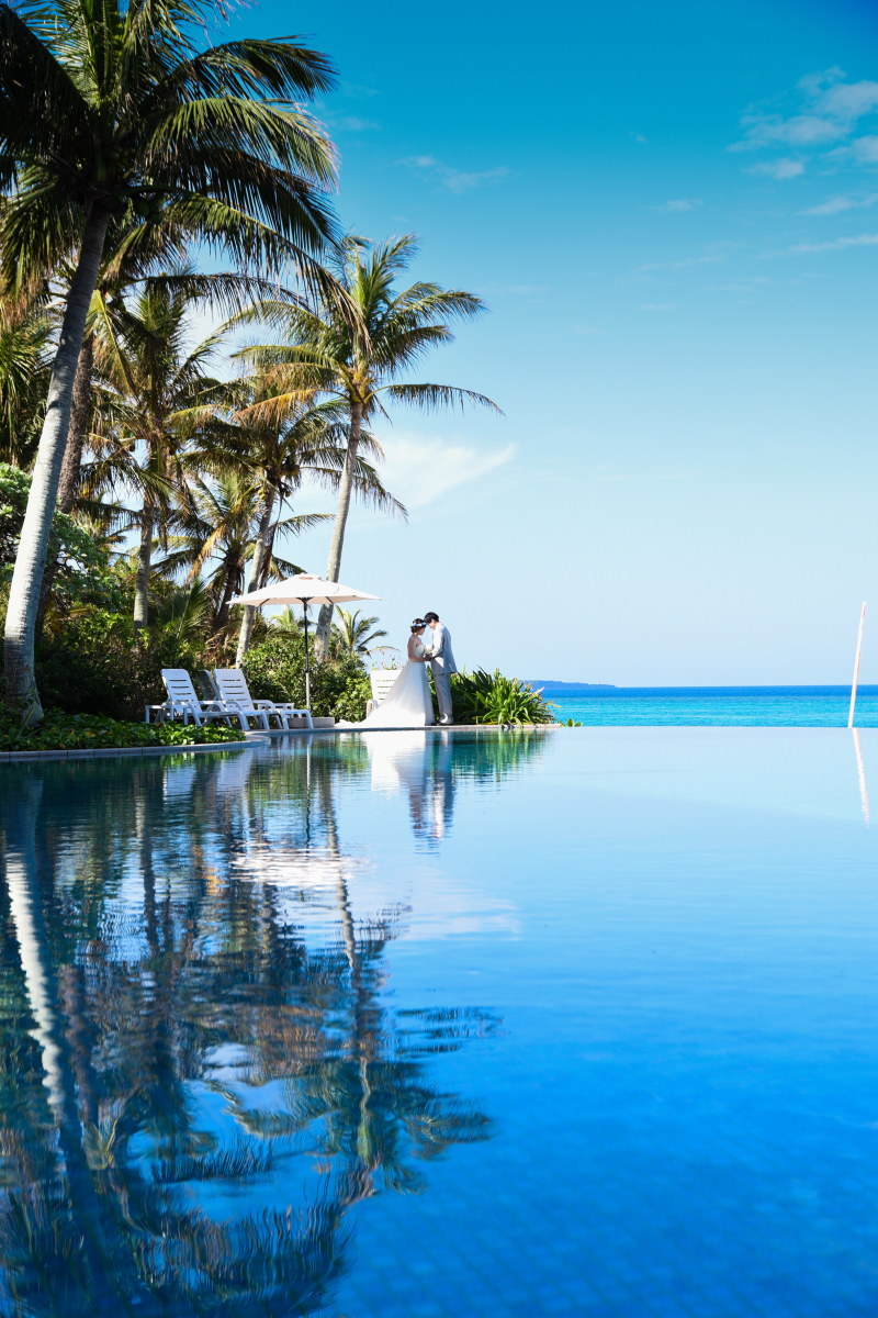 インフィニティプールに映し出されて