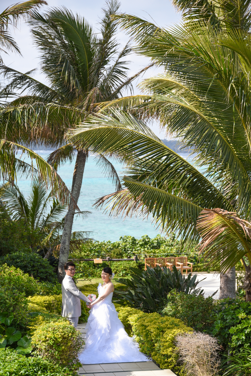 海と緑に囲まれた、自然いっぱいのチャペルへ