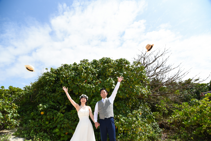 高々とハットを飛ばして