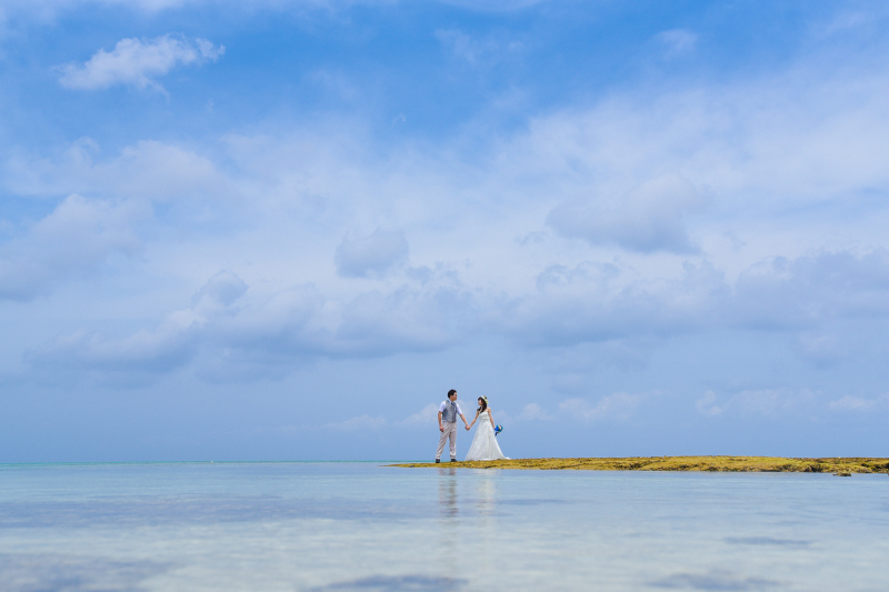 海にたたずむような