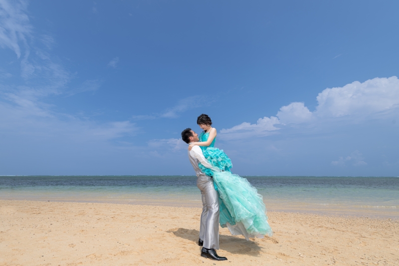 カラー＆白の2着ドレス