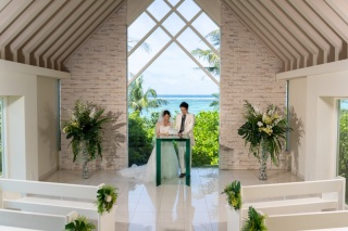 結婚式のようなチャペルフォト