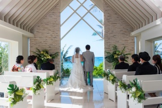 家族と一緒のフォトウエディング