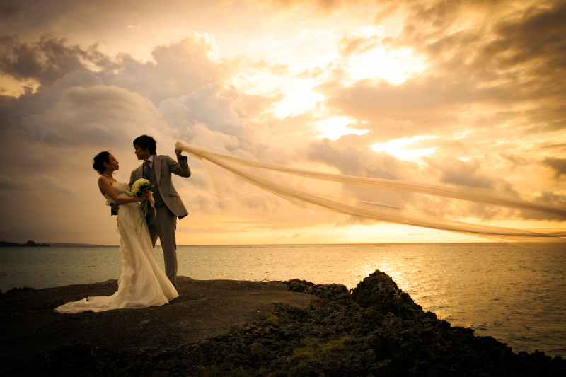 ロングベールをなびかせて