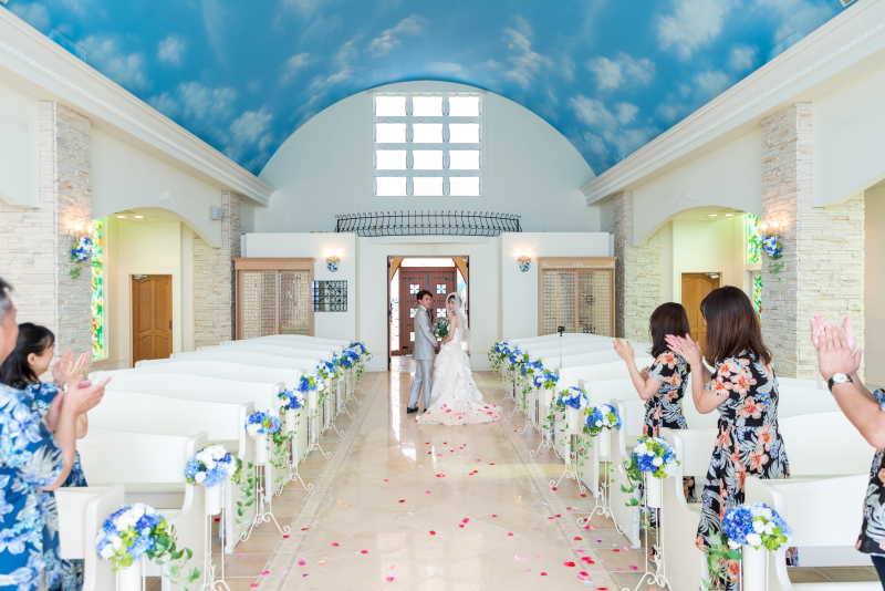 拍手に包まれて