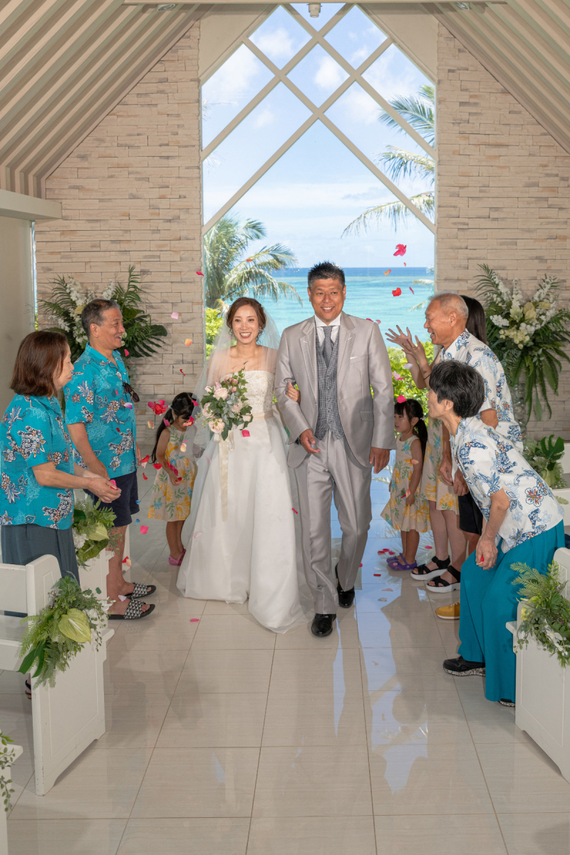 祝福のフラワーシャワーだワンッ