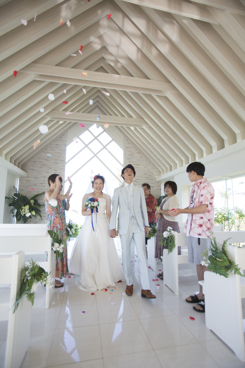 祝福のフラワーシャワー