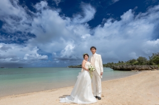 【コーディネーター撮影レポート】雨が降ってもビーチフォトで青空補正