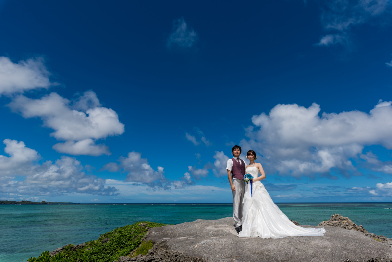 真っ青な空と海と
