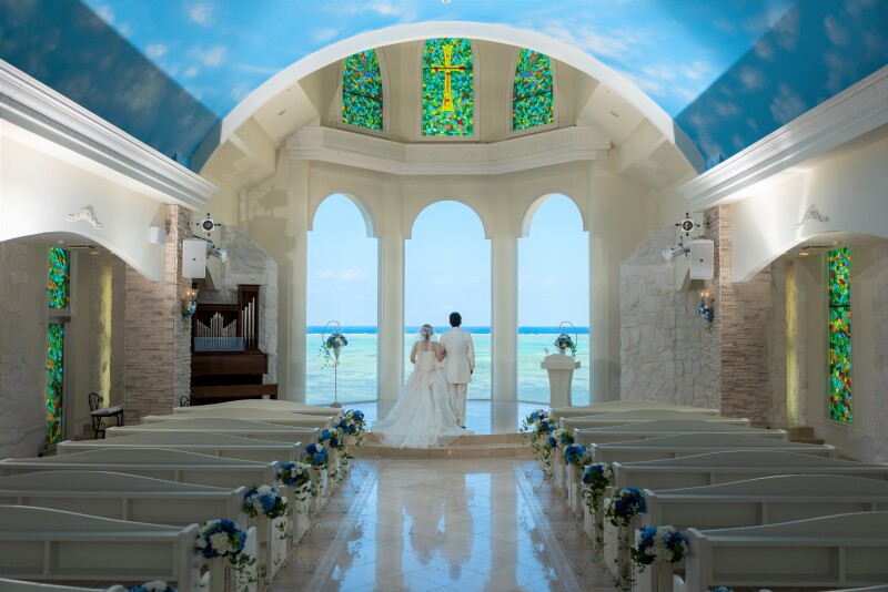 光がふり注ぐ祭壇