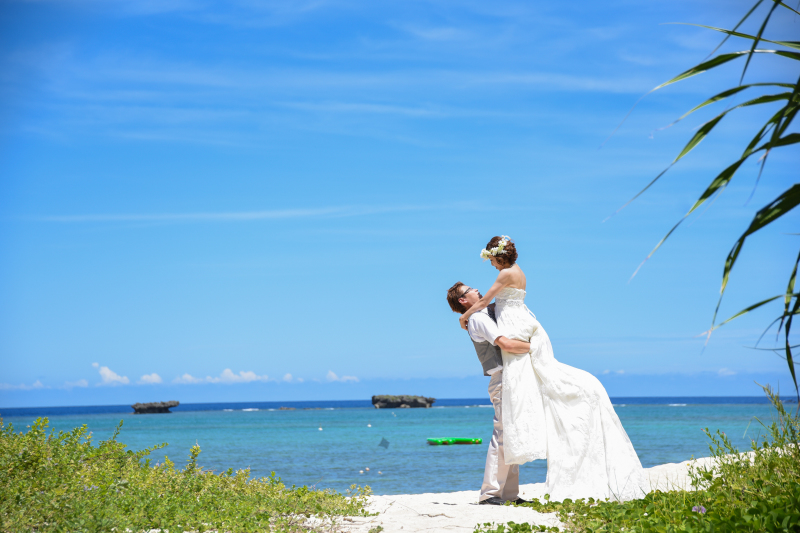 海抜けの小道でロマンティックショット