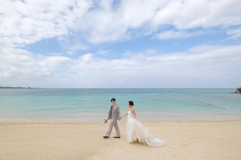 エメラルドグリーンのビーチ