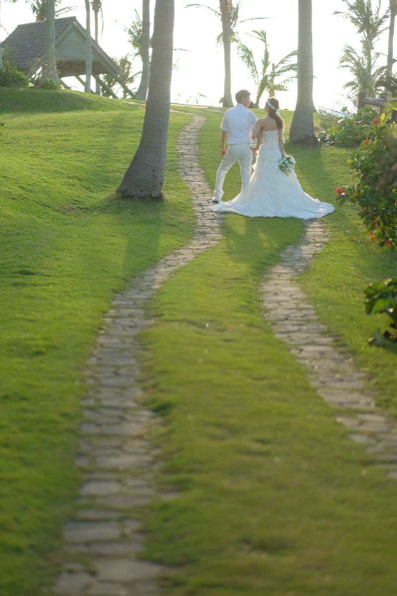 チャペルに続くガーデン