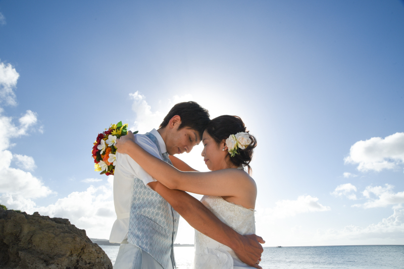 まばゆい光のもとで