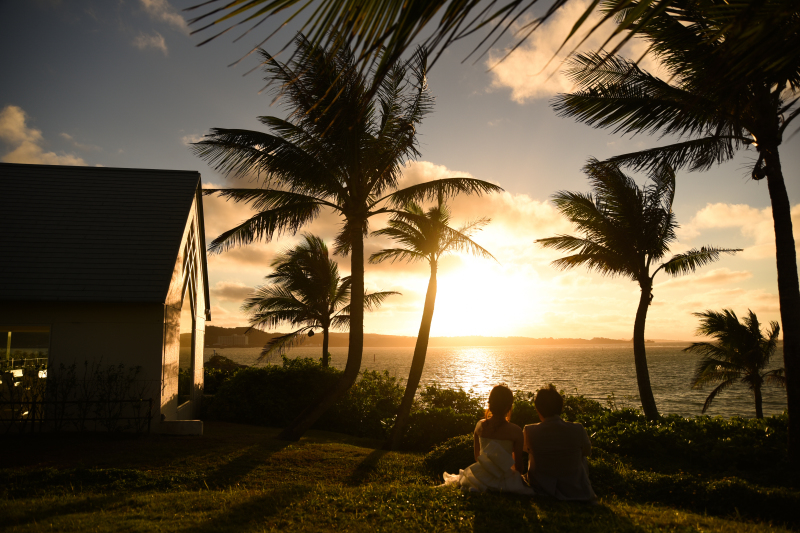 チャペル横でふたりのシルエット