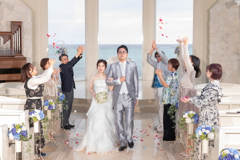 【チャペル&ビーチ】家族と結婚式のようなフォトウエディング
