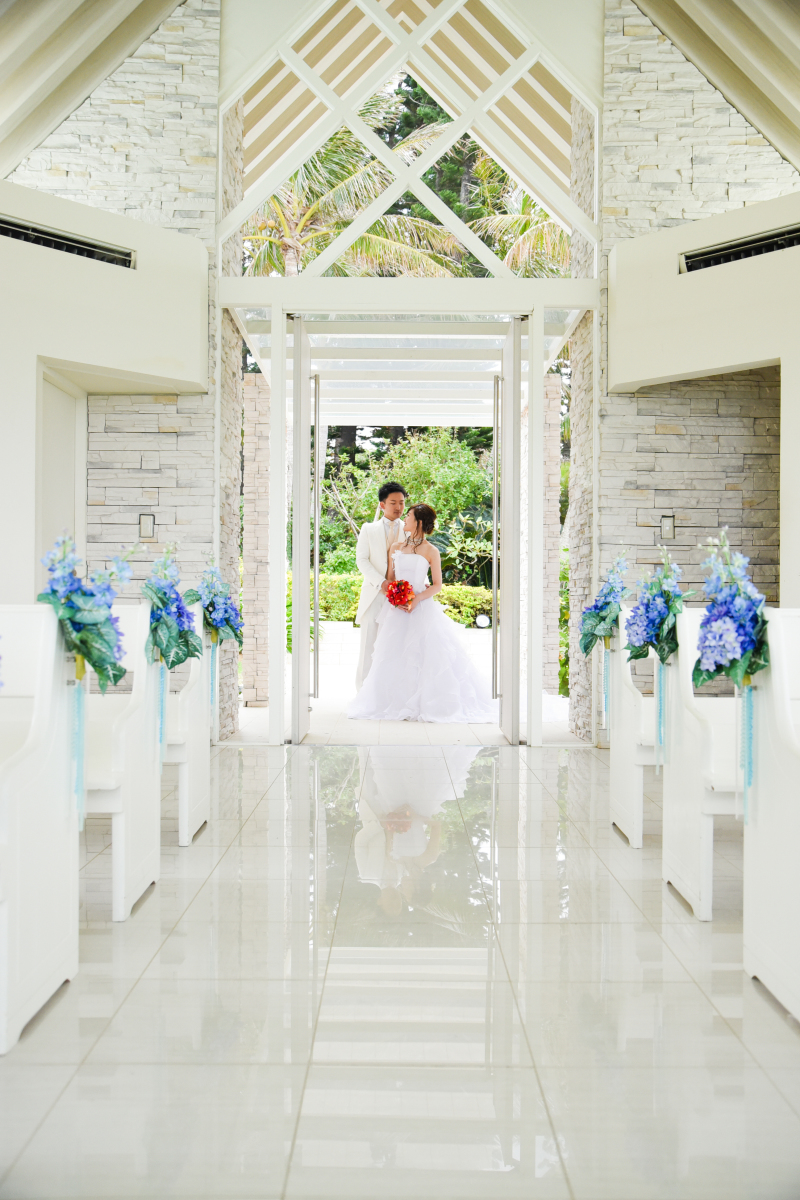 海と緑に包まれたチャペル