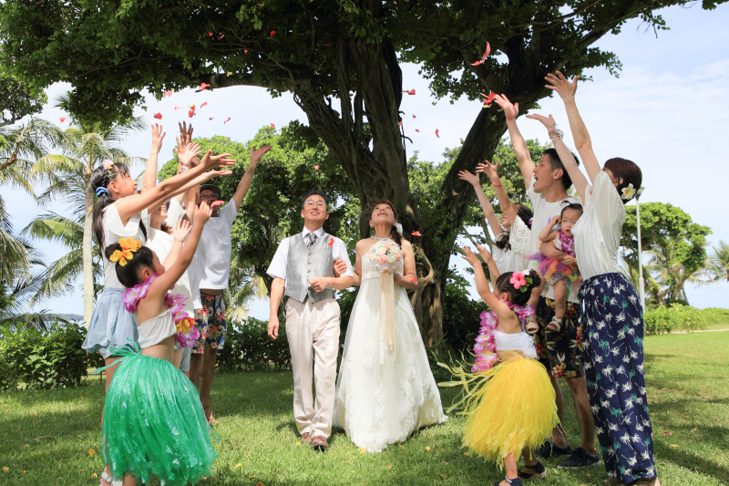 フラワーシャワーでお祝い