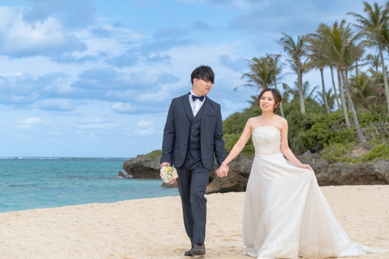 ヤシの木バックのビーチフォト