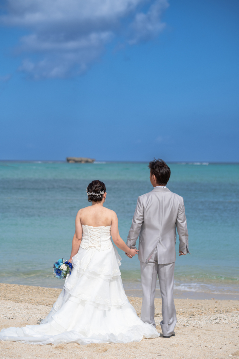 海に岩が顔を出します