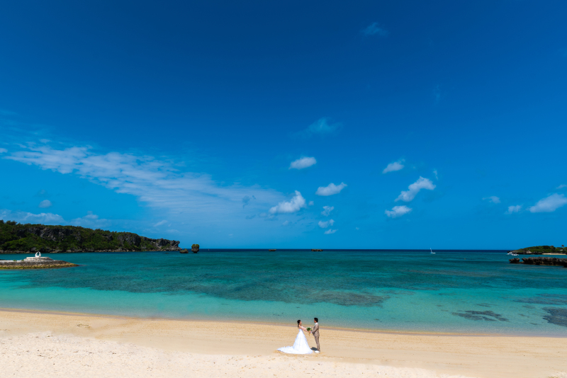 エメラルドグリーン