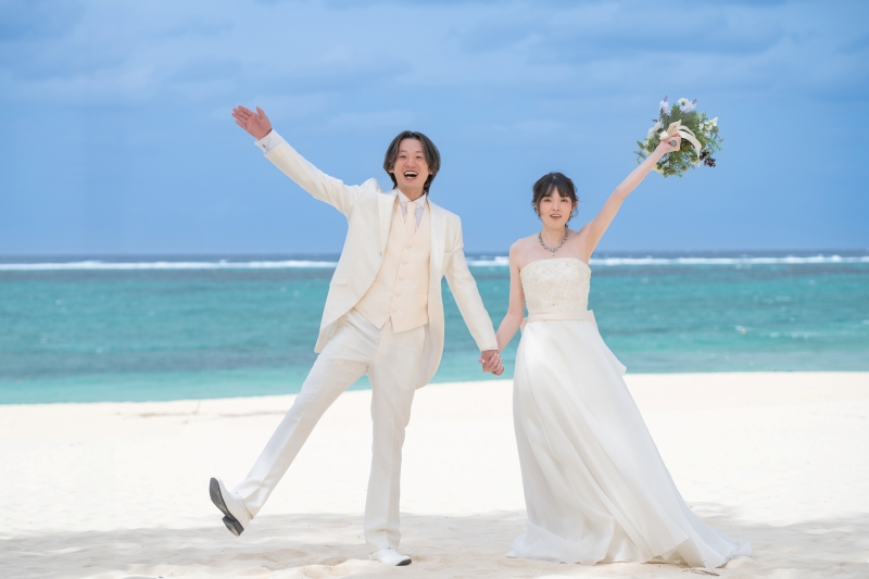 白ドレスでもビーチフォト