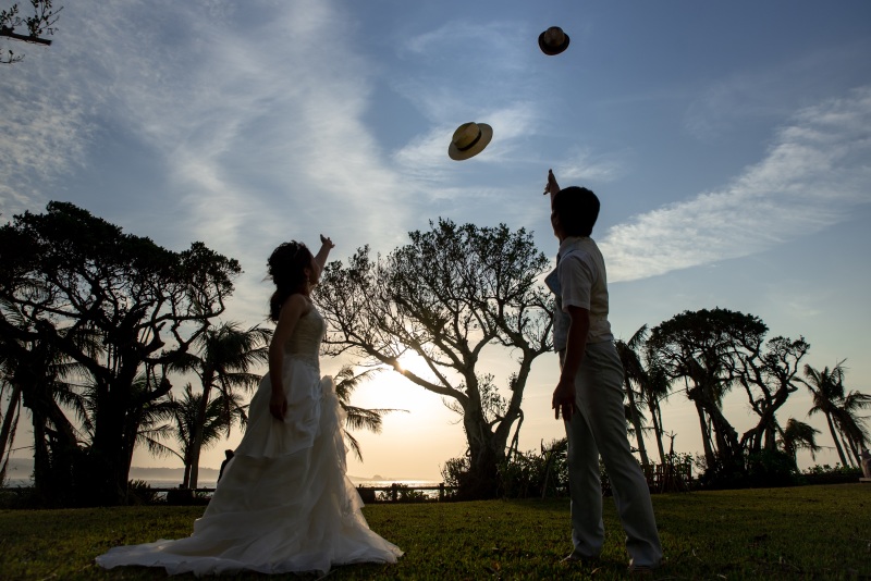 青いシルエット