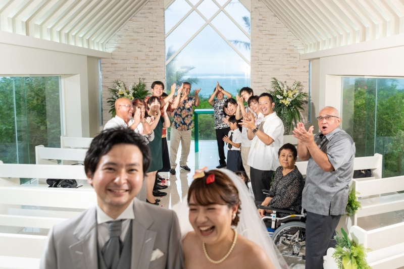 フラワーシャワーと拍手