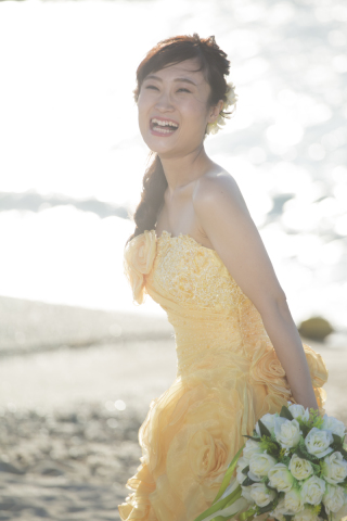 カラードレスのビーチフォト