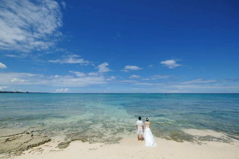 広がる海にふたり