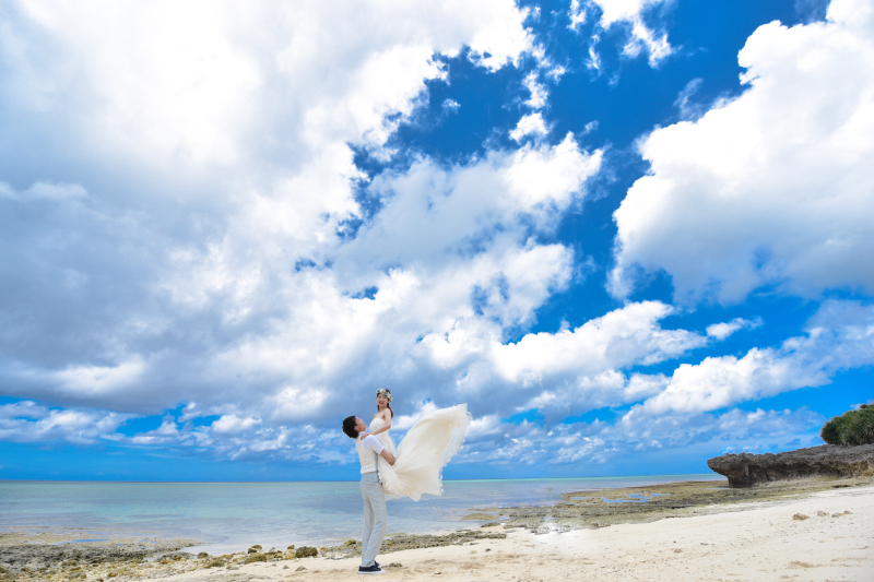 誰もいないビーチで