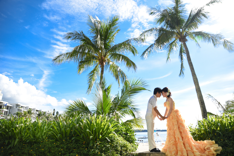 夏にピッタリ！イエロードレスで