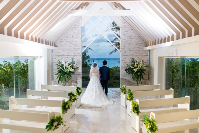 自然にたたずむチャペル