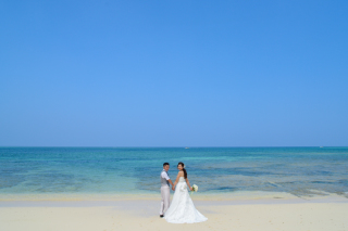 夏のムーンビーチでフォトウエディング