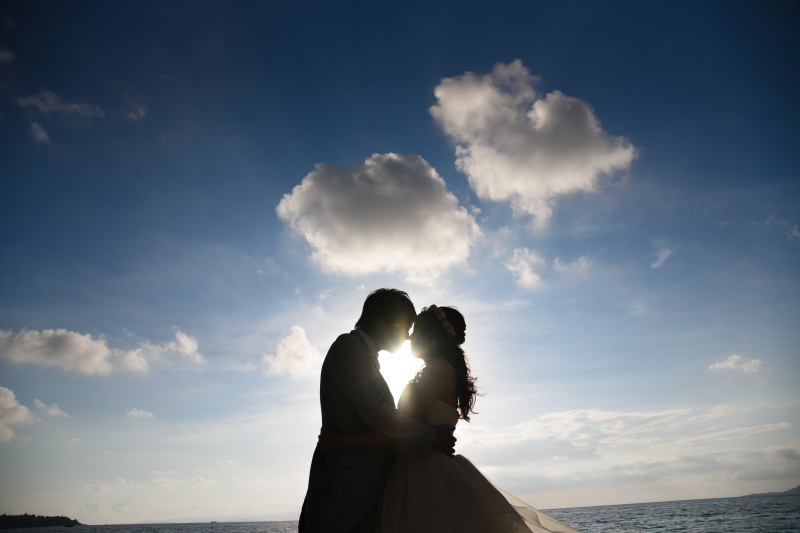 青空と輝きに溶け込んで