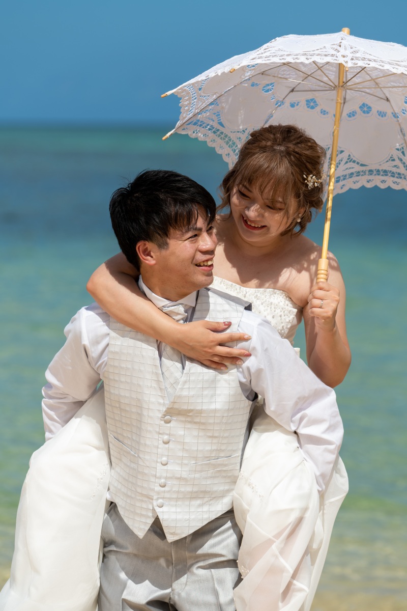 パラソルもって