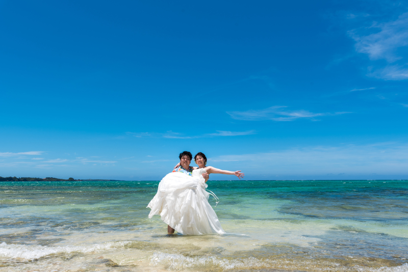 海の中のお姫様だっこ