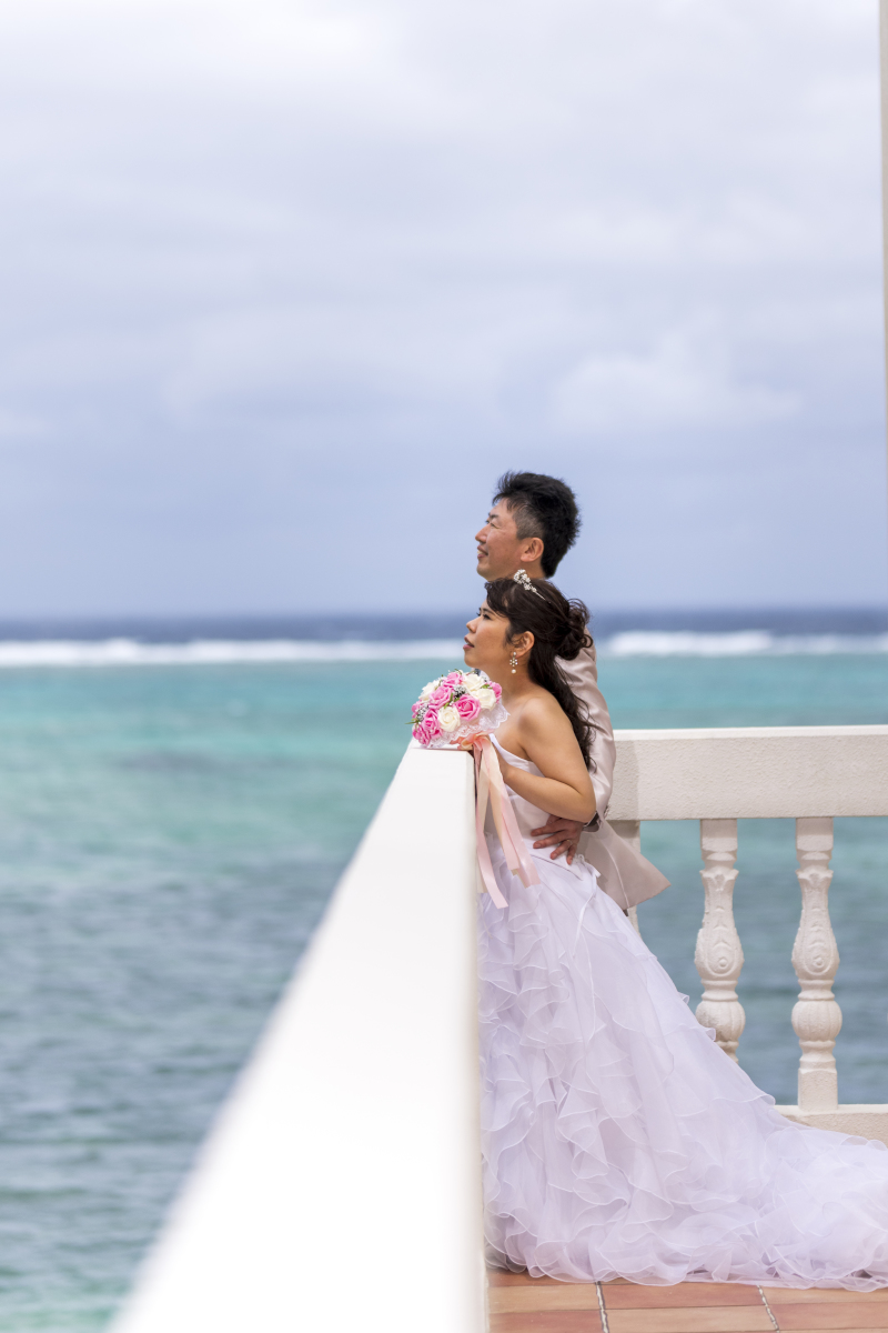 エメラルドグリーン